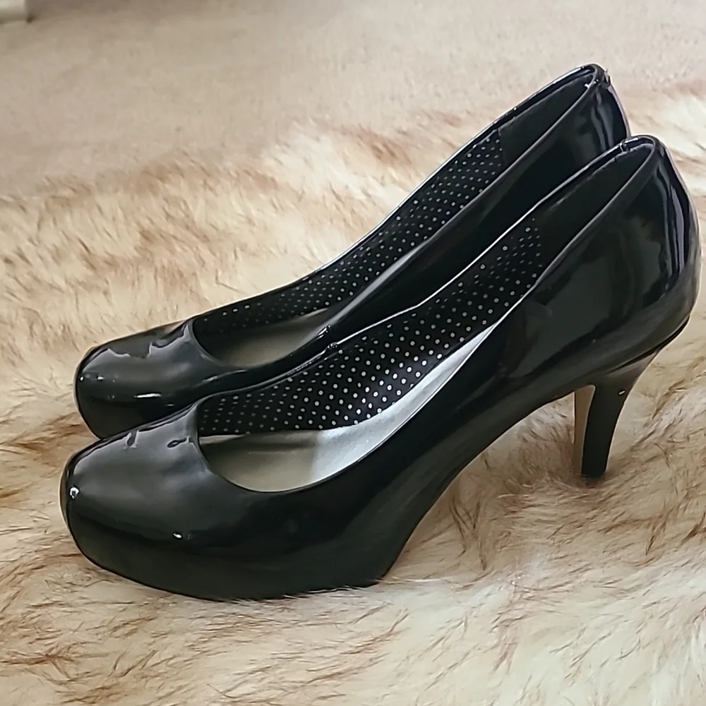 Heels - Picture 2 of 4